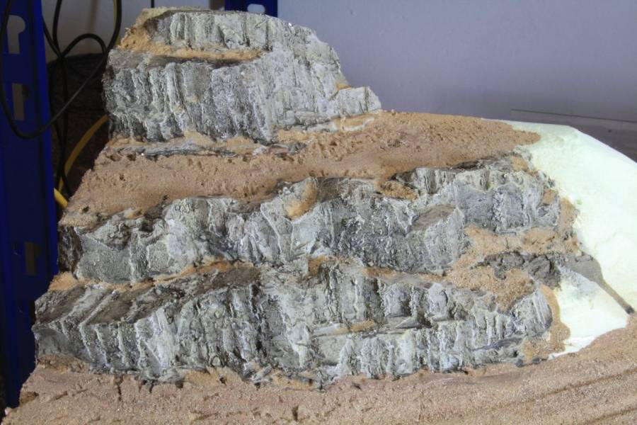 Auch die hinteren Felsen wurden verschmutzt.