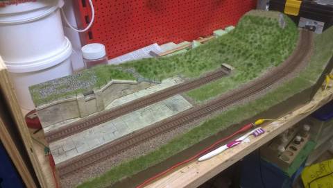 Brücke und Laderampe auf einem Diorama Brücke und Laderampe auf einem Diorama