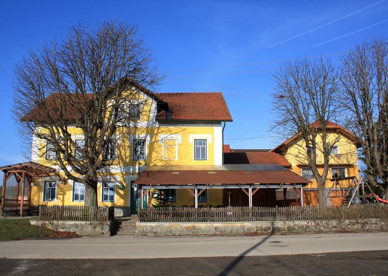 2015: Das Gasthaus gegenüber dem Bahnhof