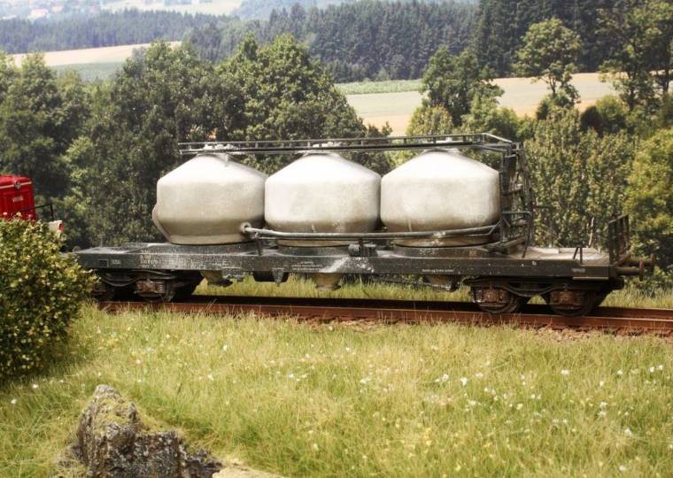 Gealterter Staubgutwagen