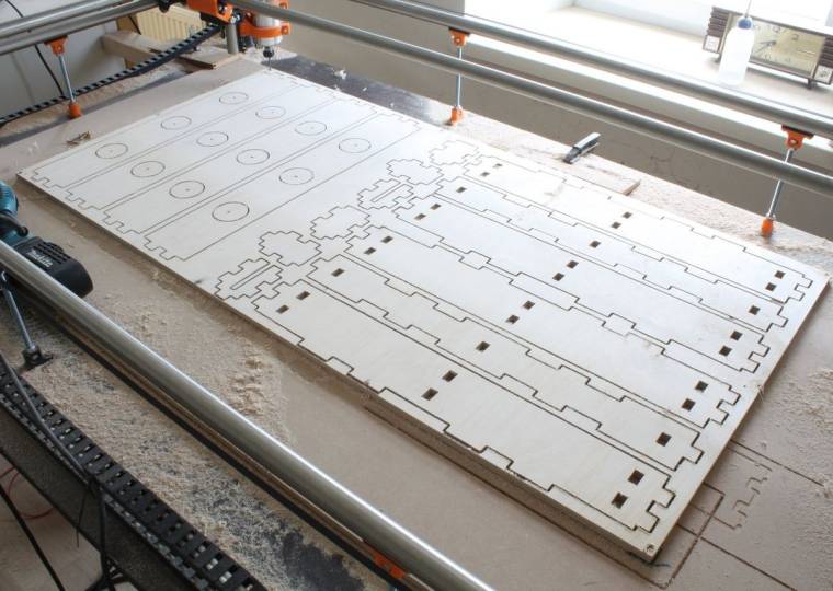 Fräsarbeiten mit der selbst gebauten Maschine