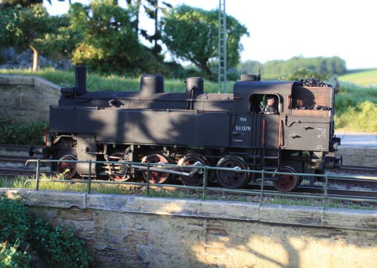 BR 93 im warmen Abendlicht