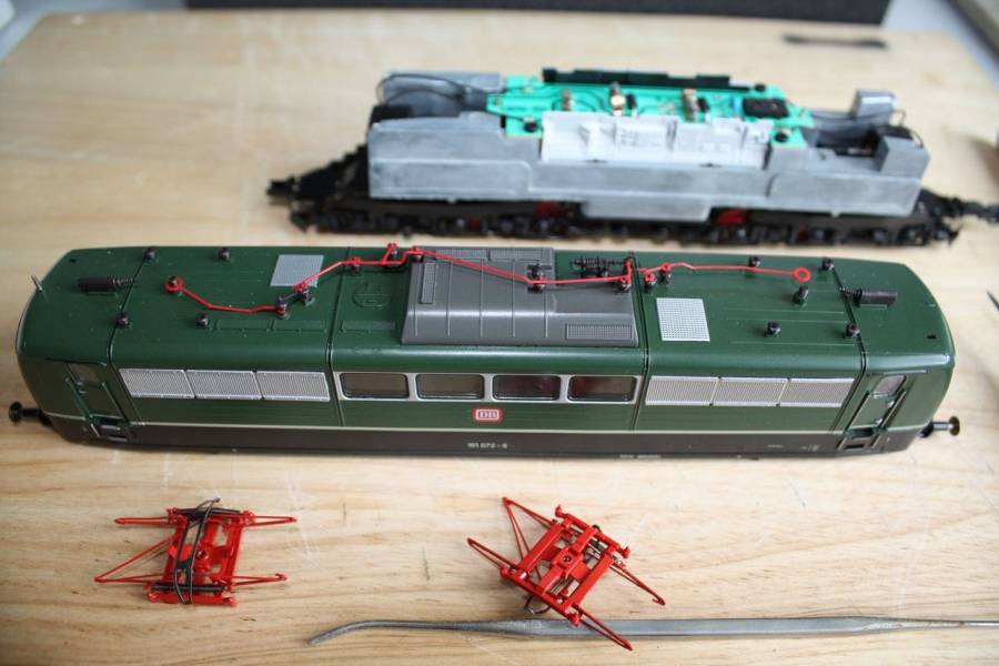 Die Lokomotive ist für die Alterung zerlegt Die Lokomotive ist für die Alterung zerlegt
