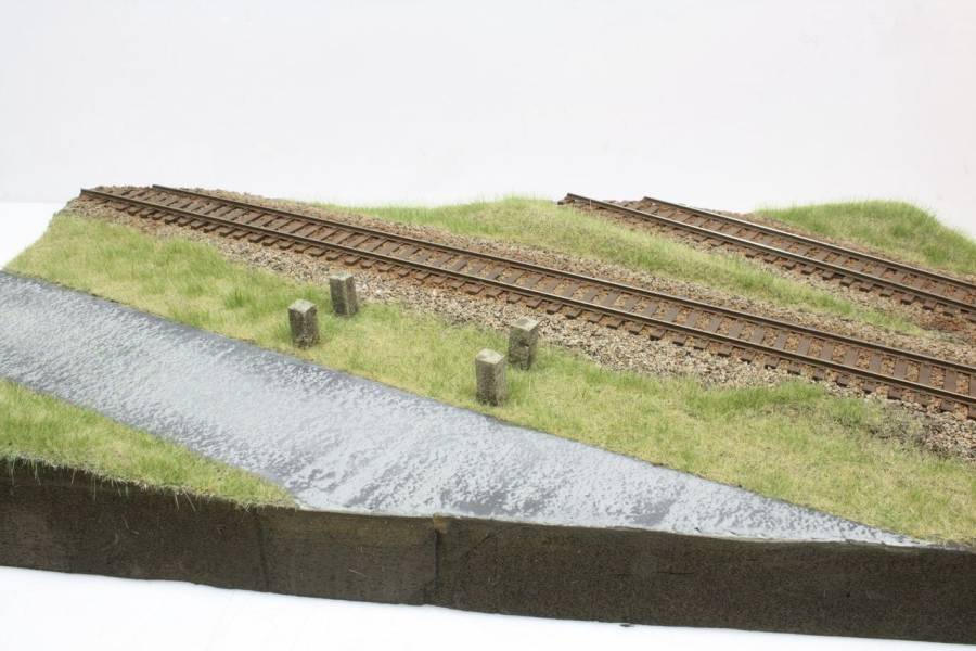 Die erste geschlossene Begrünung nimmt der Grundplatte ihren Modellcharakter. Die erste geschlossene Begrünung nimmt der Grundplatte ihren Modellcharakter.